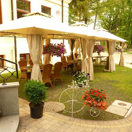 Willa Filiks Restauracja & Pokoje Nałęczów Exteriör bild