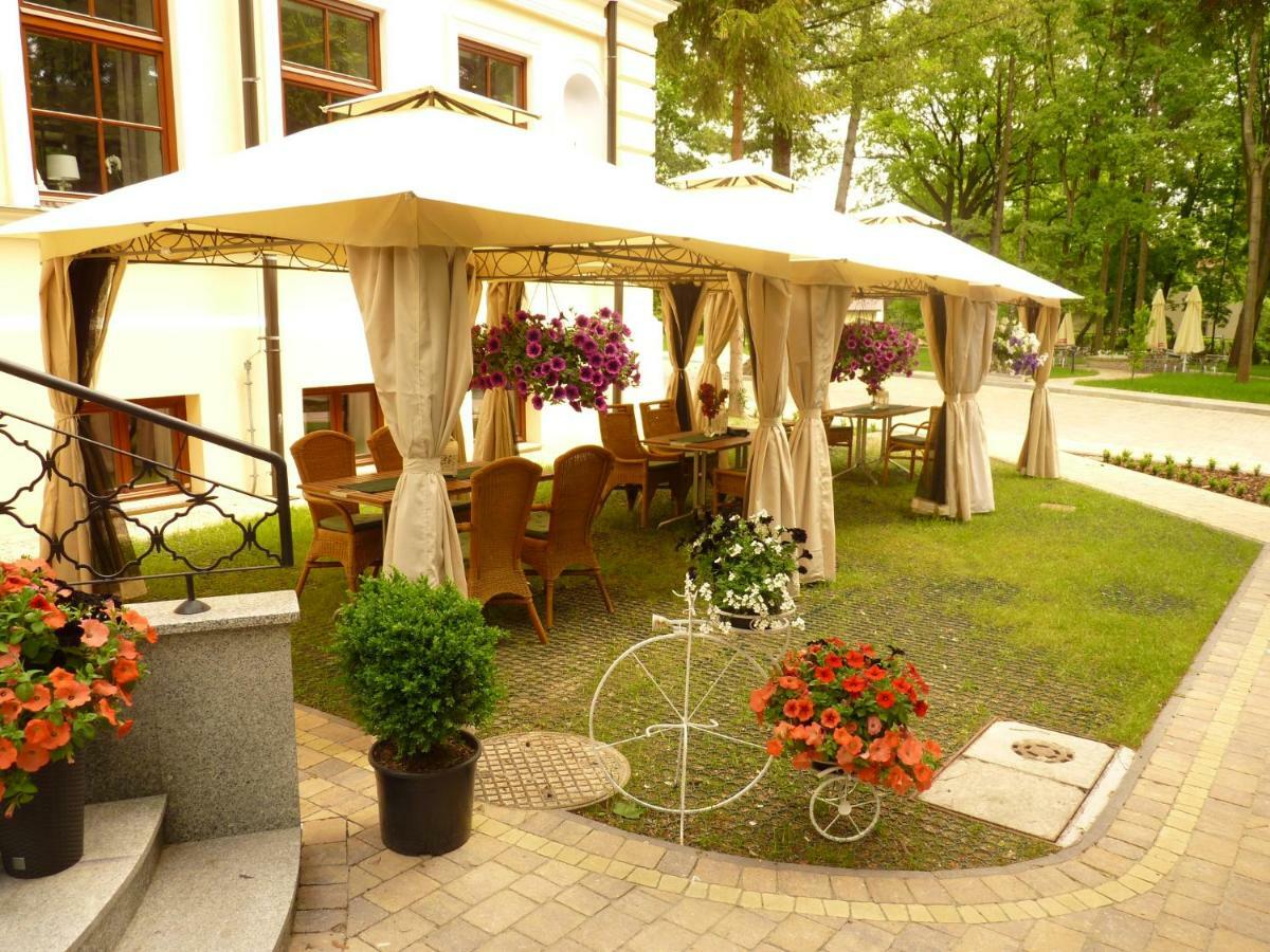 Willa Filiks Restauracja & Pokoje Nałęczów Exteriör bild