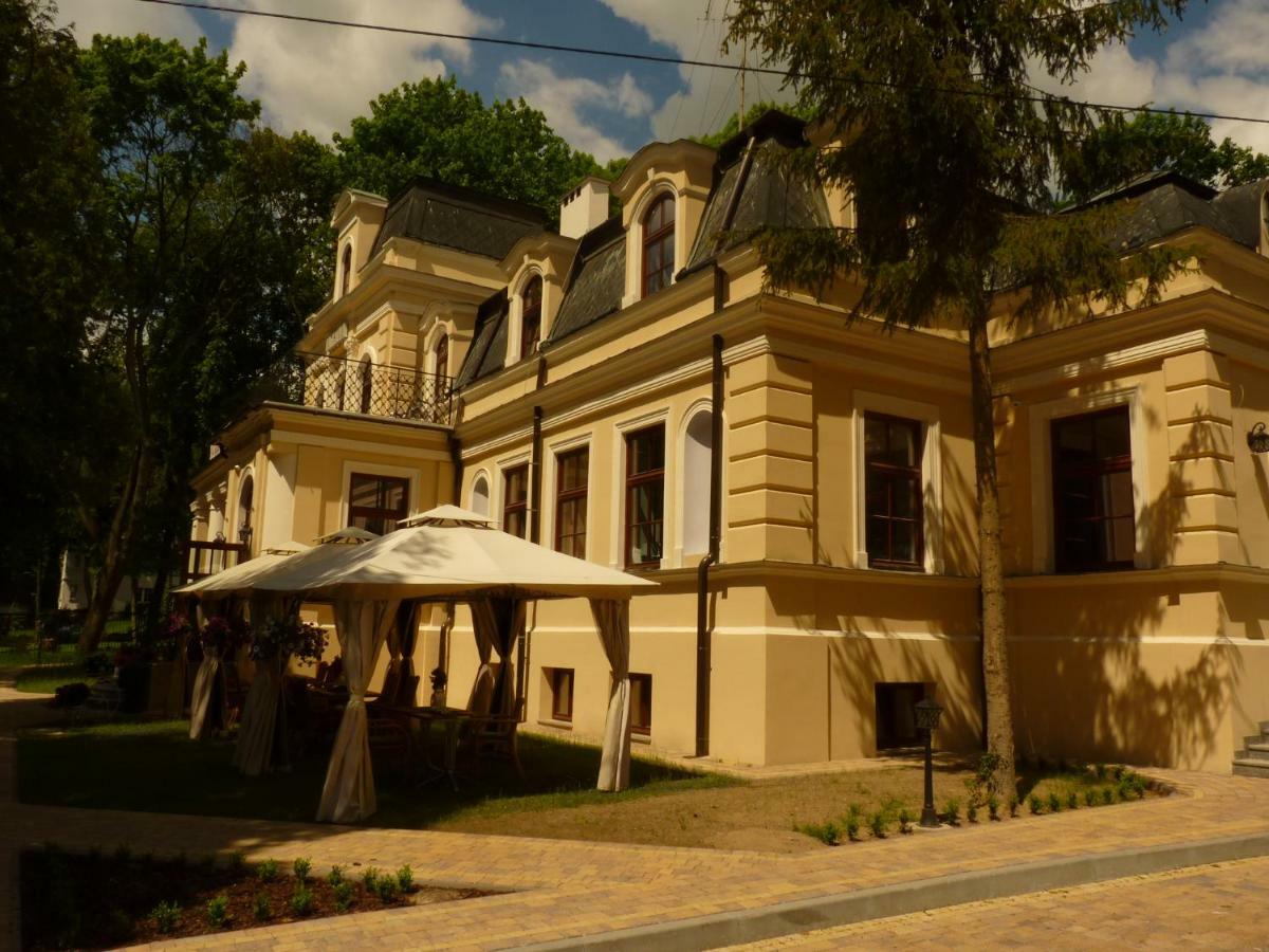 Willa Filiks Restauracja & Pokoje Nałęczów Exteriör bild